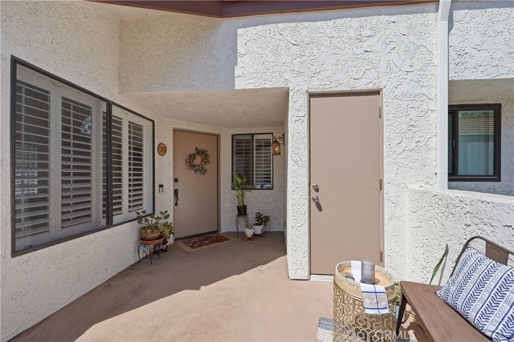 Property Photo:  1283 Calle Bonita  CA 93012 