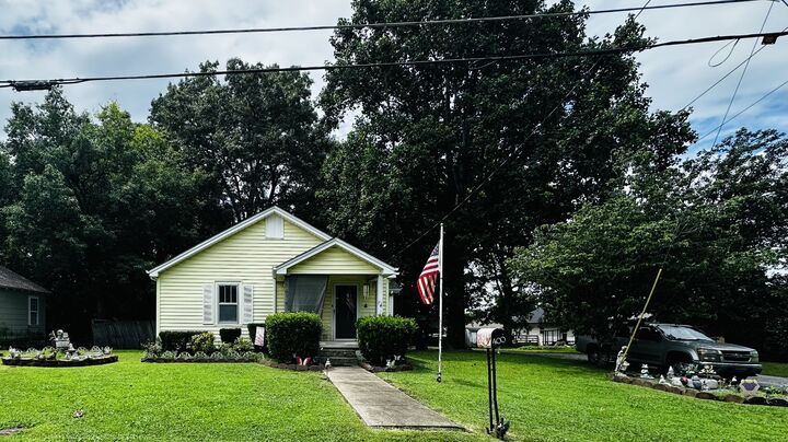 Property Photo: 400 Ray St TN 37160