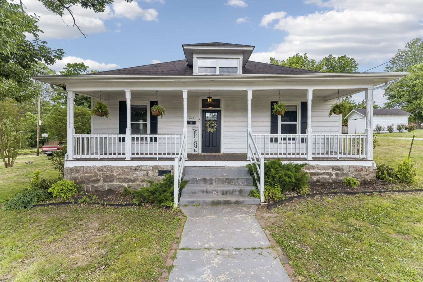 Property Photo: 204 Jefferson Ave E TN 37030