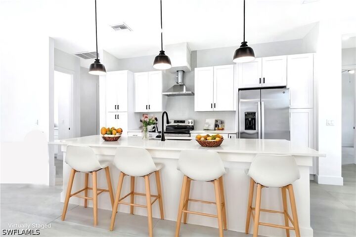 Property Photo: 2633 22nd Avenue SE FL 34117