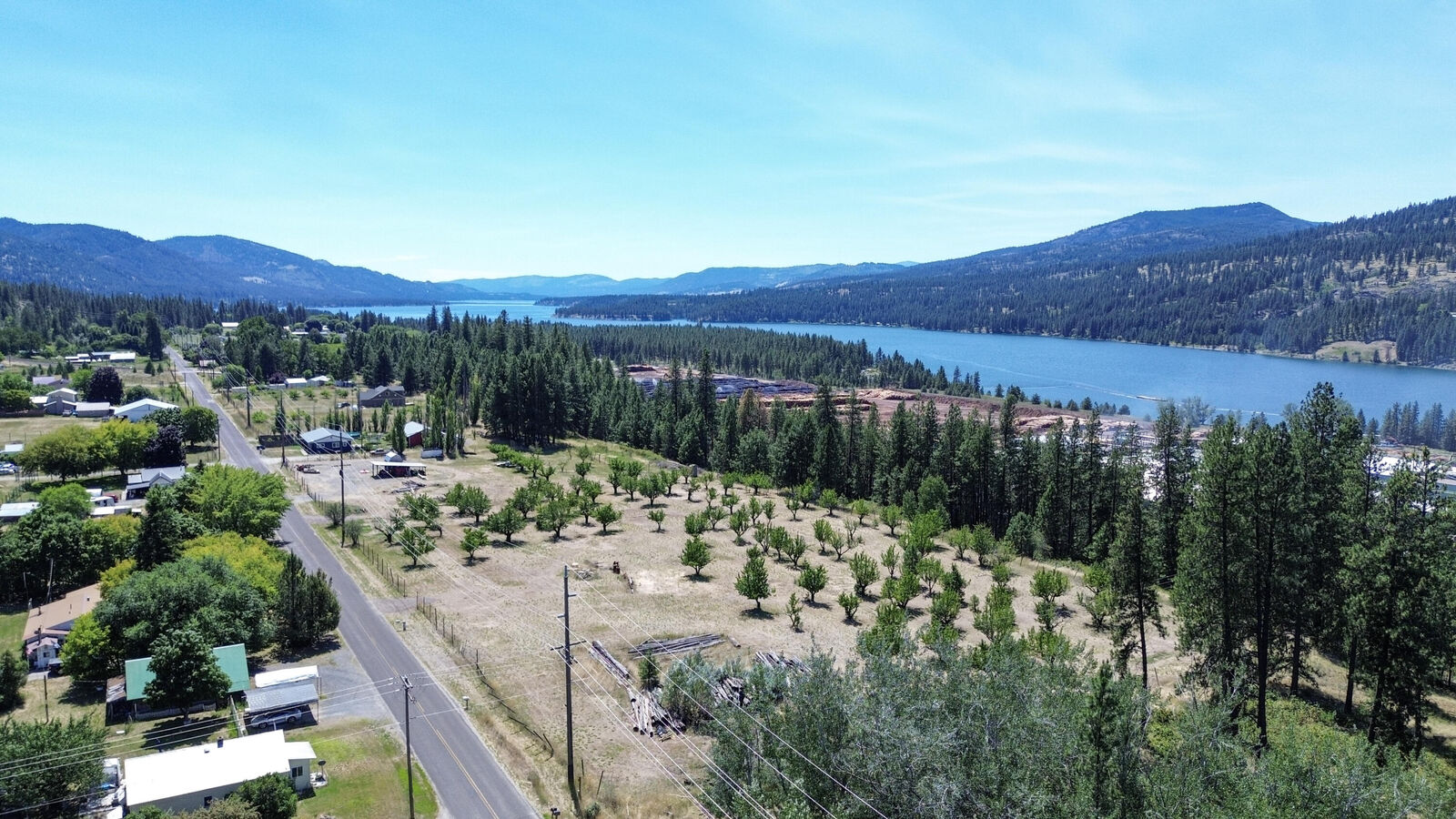 Property Photo: 1240 Peachcrest Rd WA 99141