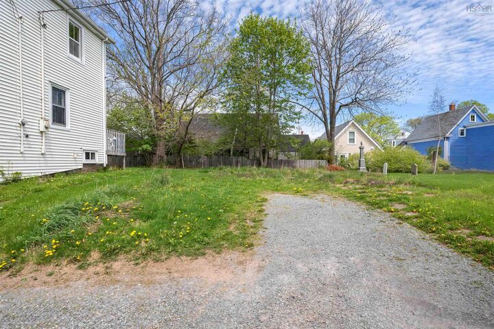 Property Photo:  111 York Street  Lunenburg, Nova Scotia Street  NS B4V 1R2 