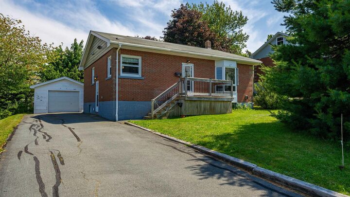 14 Birchfield Crescent — photo 1