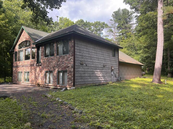 Property Photo:  909 N Cascade Street  WI 54020 