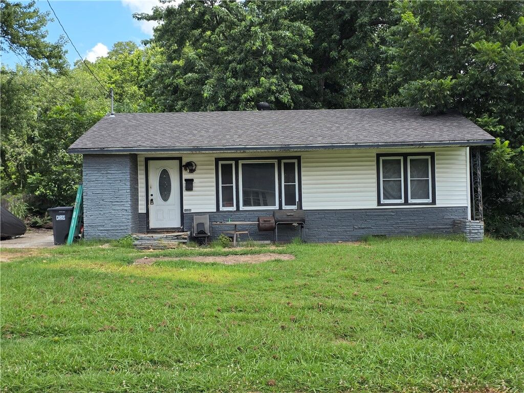 Property Photo:  1606 Westwood Avenue  AR 72762 