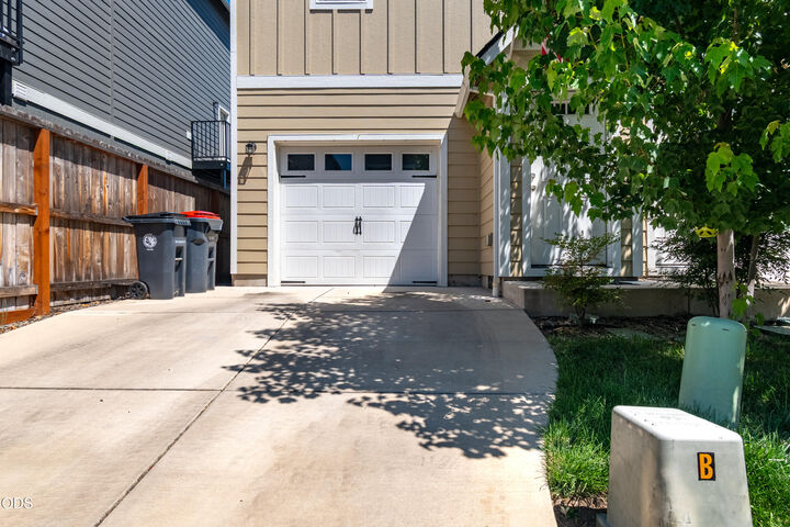 Property Photo: 7810 Jacqueline Way OR 97503