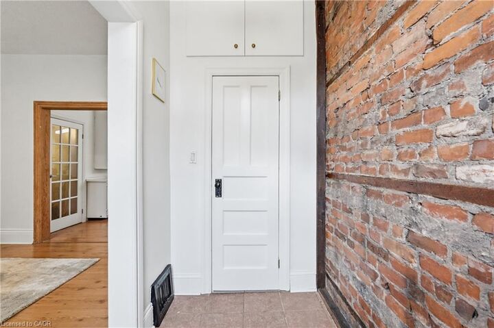 Property Photo:  