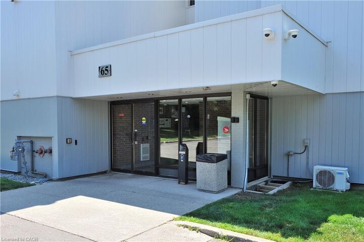 Property Photo: 65 Silvercreek Parkway N 301 ON N1H 7R9