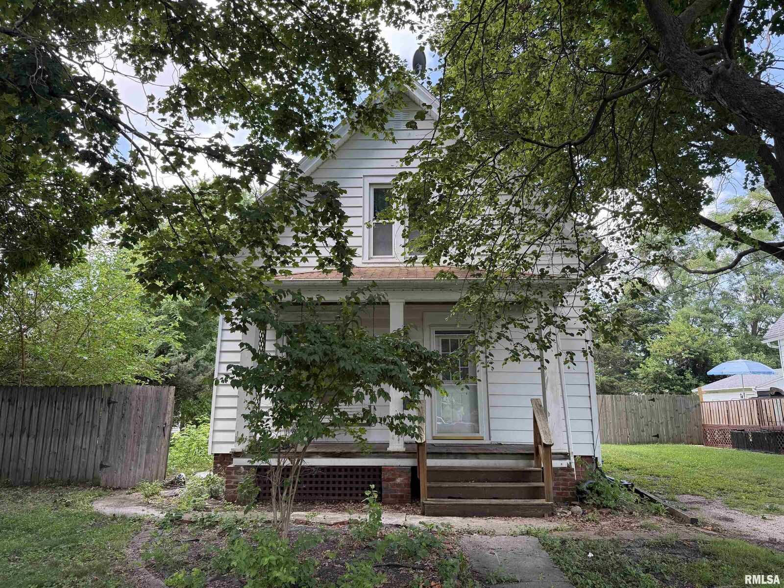 Property Photo:  696 Arnold Street  IL 61401 