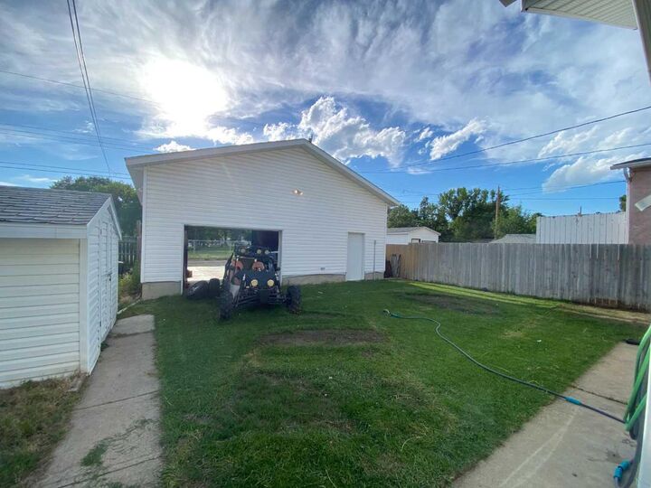 Property Photo: 814 12 Street N AB T1H 2H6