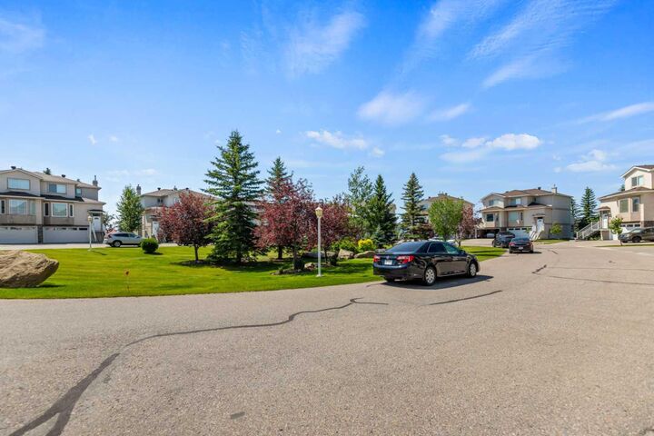 Property Photo:  116 Country Hills Gardens NW  AB T3K 5G2 