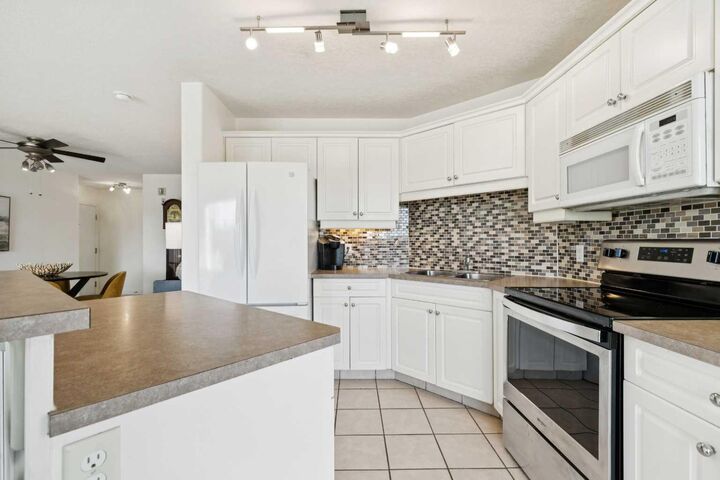 Property Photo: 6102 Valleyview Park SE 102 AB T2B 3R6
