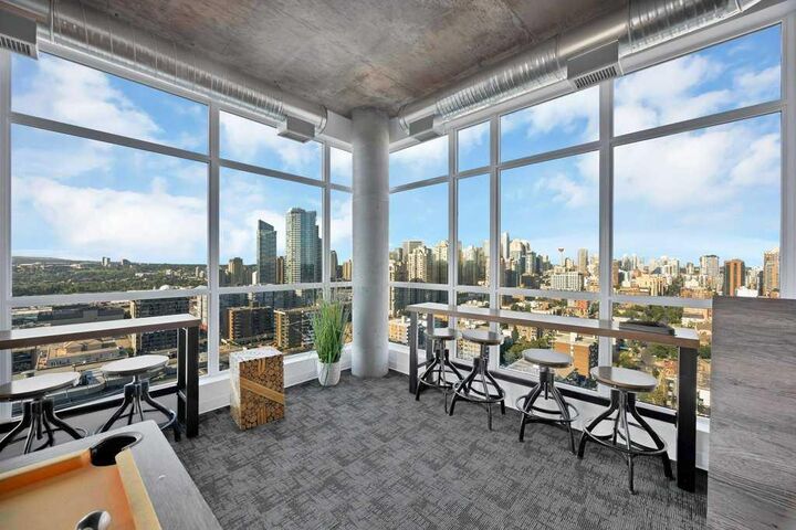 Property Photo:  1319 14 Avenue SW 1807  AB T3C 0W3 