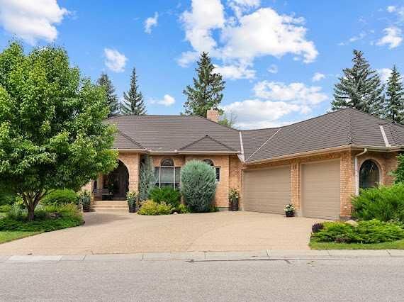 Property Photo: 39 Baycrest Court SW AB T2V 5K1