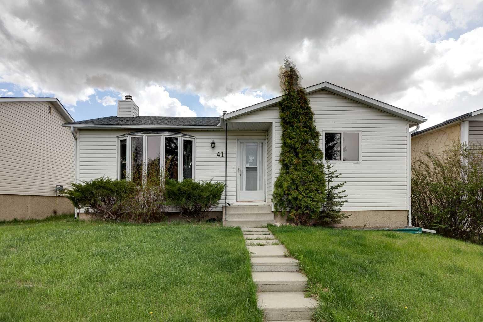 Property Photo: 41 Alpine Crescent SE AB T4B 1K9