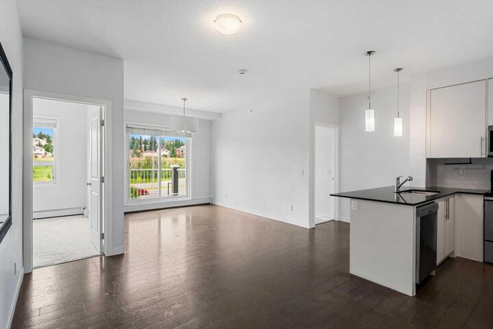 Property Photo: 5305 32 Avenue SW 4311 AB T3E 8A2