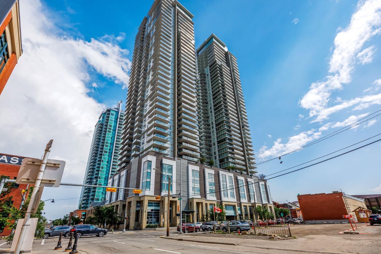 Property Photo:  1130 3 Street SE  AB T2G 1H7 
