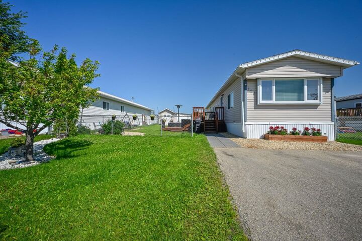 Property Photo: 10615 88 Street 110 AB T8X 1P5