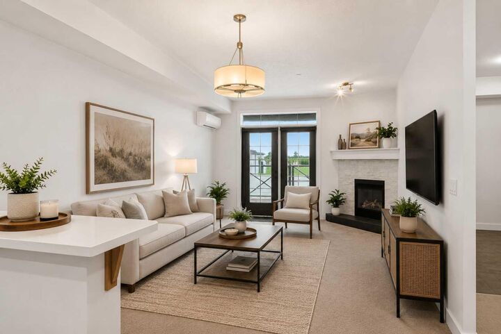 1005A Westmount Drive 113 — photo 1