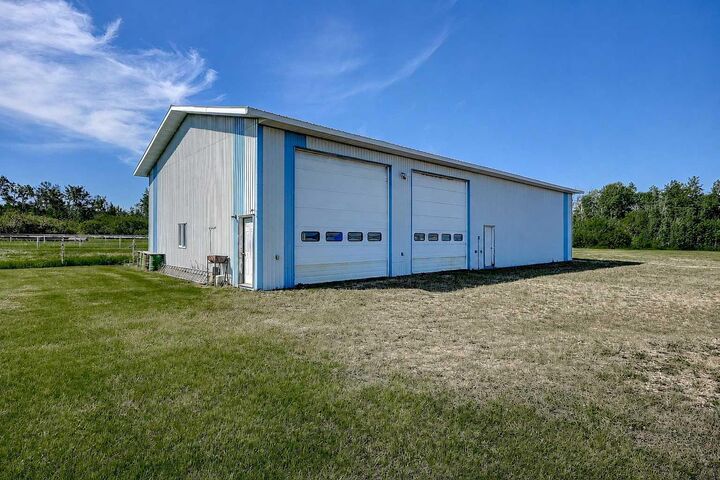 Property Photo:  743073 Highway 2  AB T0H 3C0 