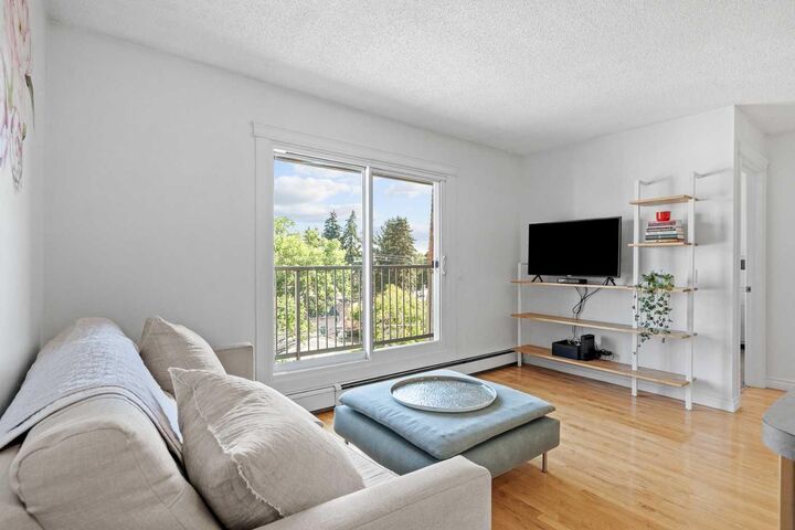 Property Photo:  222 5 Avenue NE 403  AB T2E 0K6 