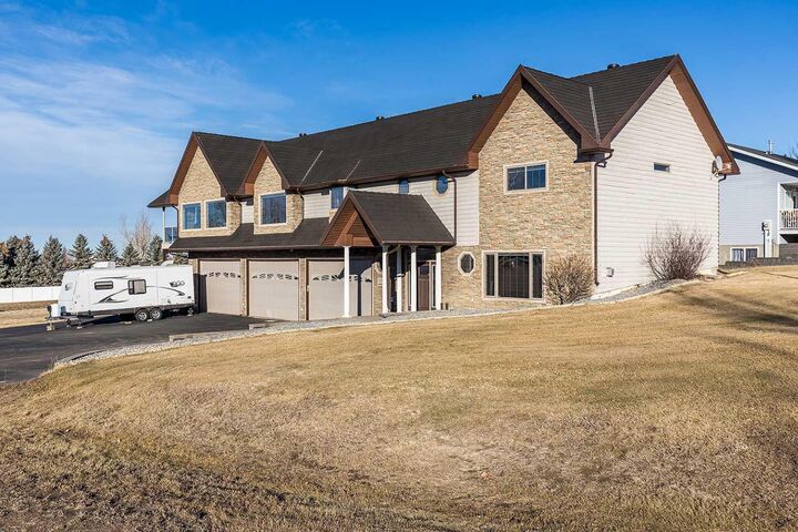 Property Photo: 770 Eagle Ridge Drive AB T1B 0J6