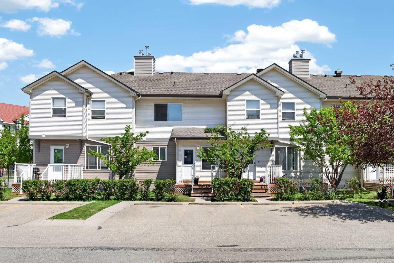 Property Photo: 118 Royal Birch Villas NW AB T3G 5V2