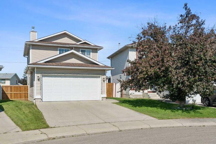 100 Applemont Close SE — photo 1