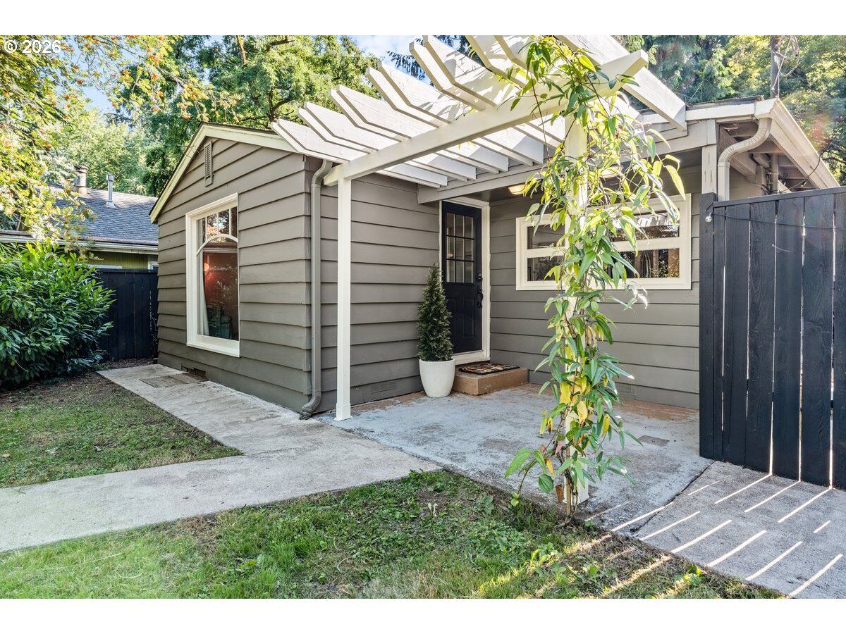Property Photo: 9101 SW 23rd Dr OR 97219