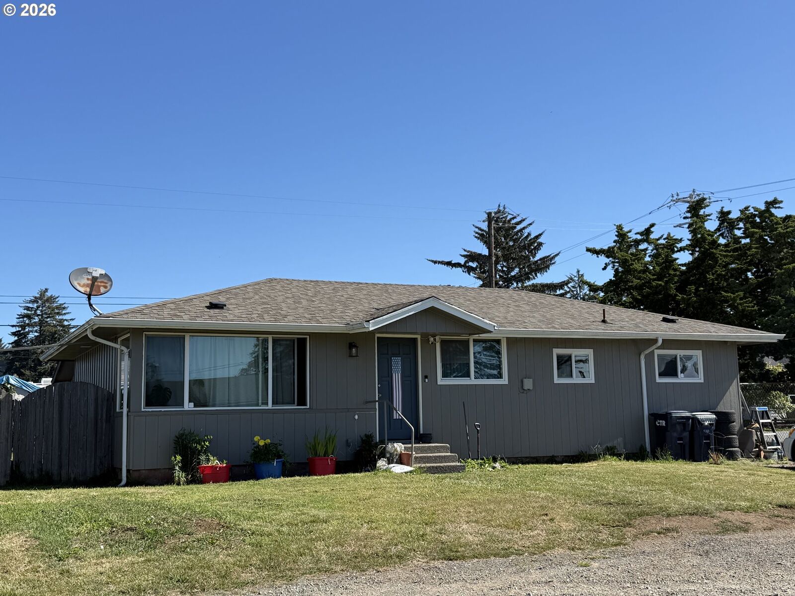 Property Photo: 1202 Iris St OR 97415