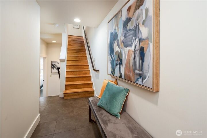 Property Photo:  427  13th Avenue E C  WA 98102 