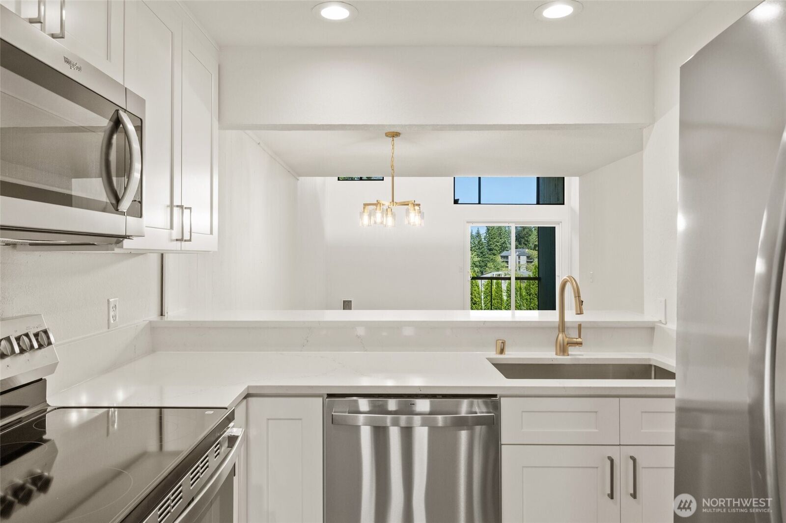 Property Photo:  6582  137th Avenue NE 415  WA 98052 