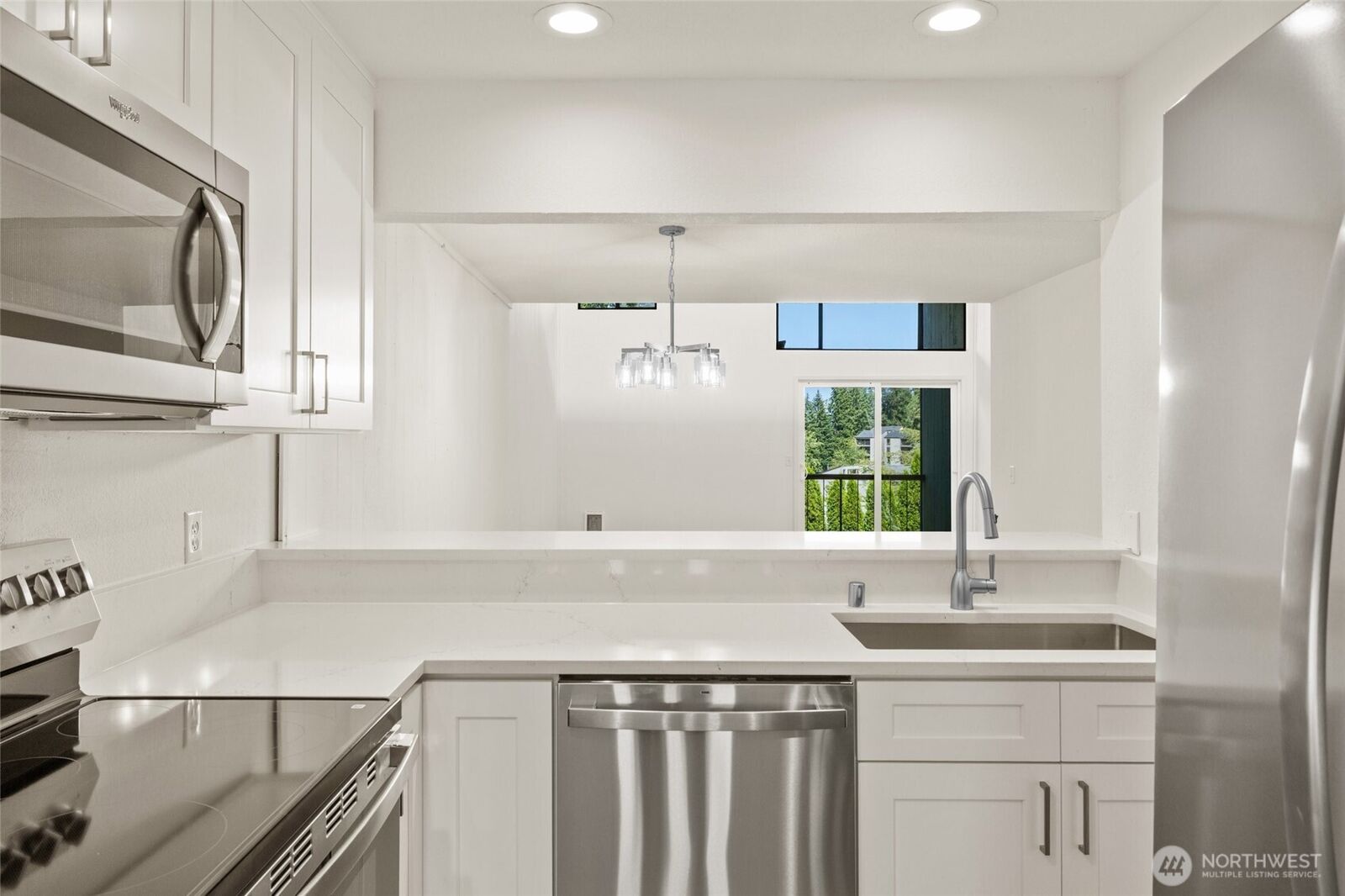 Property Photo: 6582 137th Avenue NE 415 WA 98052