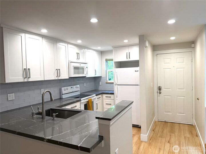 Property Photo:  9613 NE 121st Lane  WA 98034 