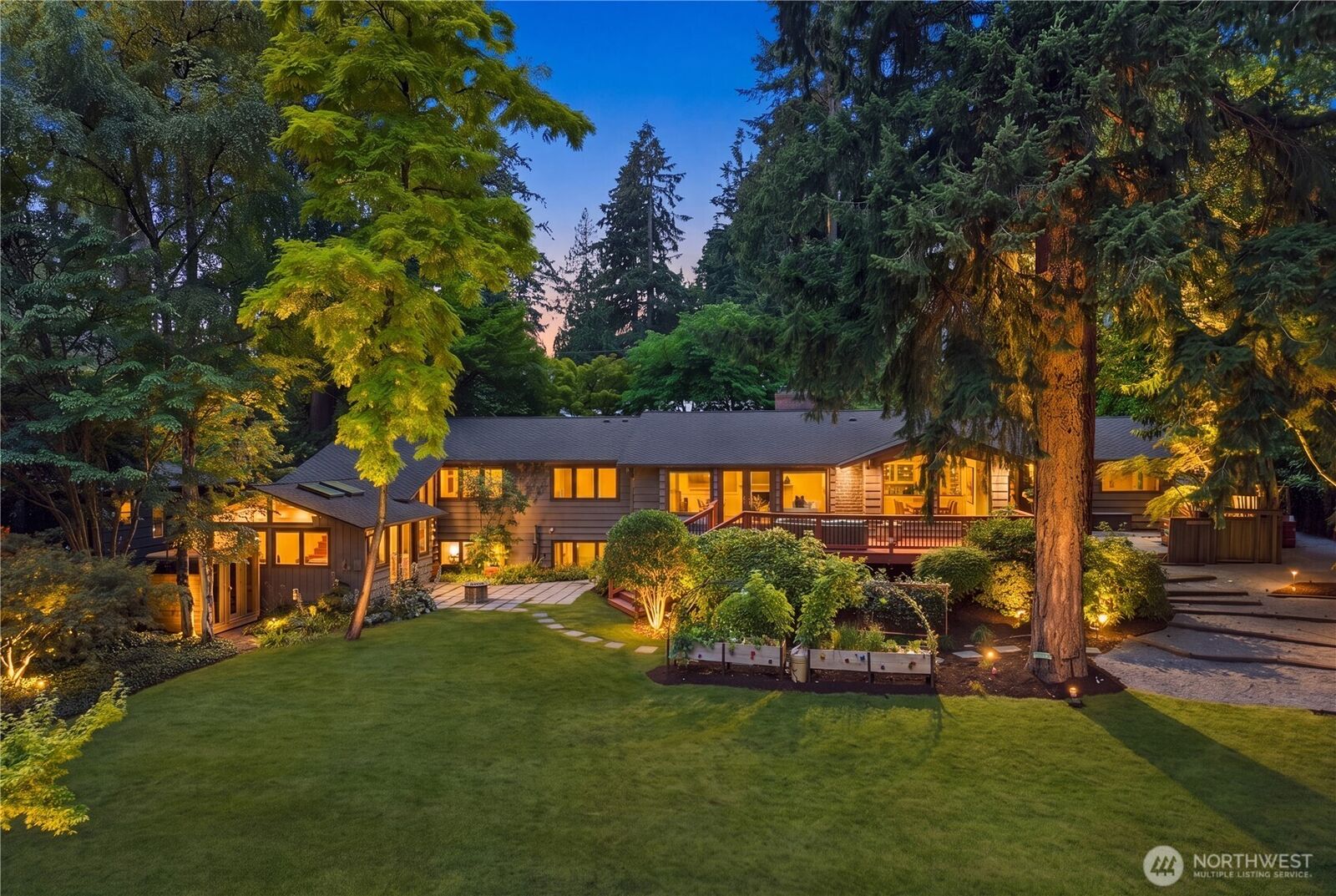 Property Photo:  10527 SE 27th Street  WA 98004 