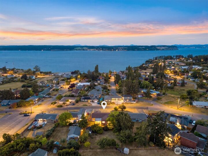 Property Photo:  705 NE 6th Street  WA 98236 