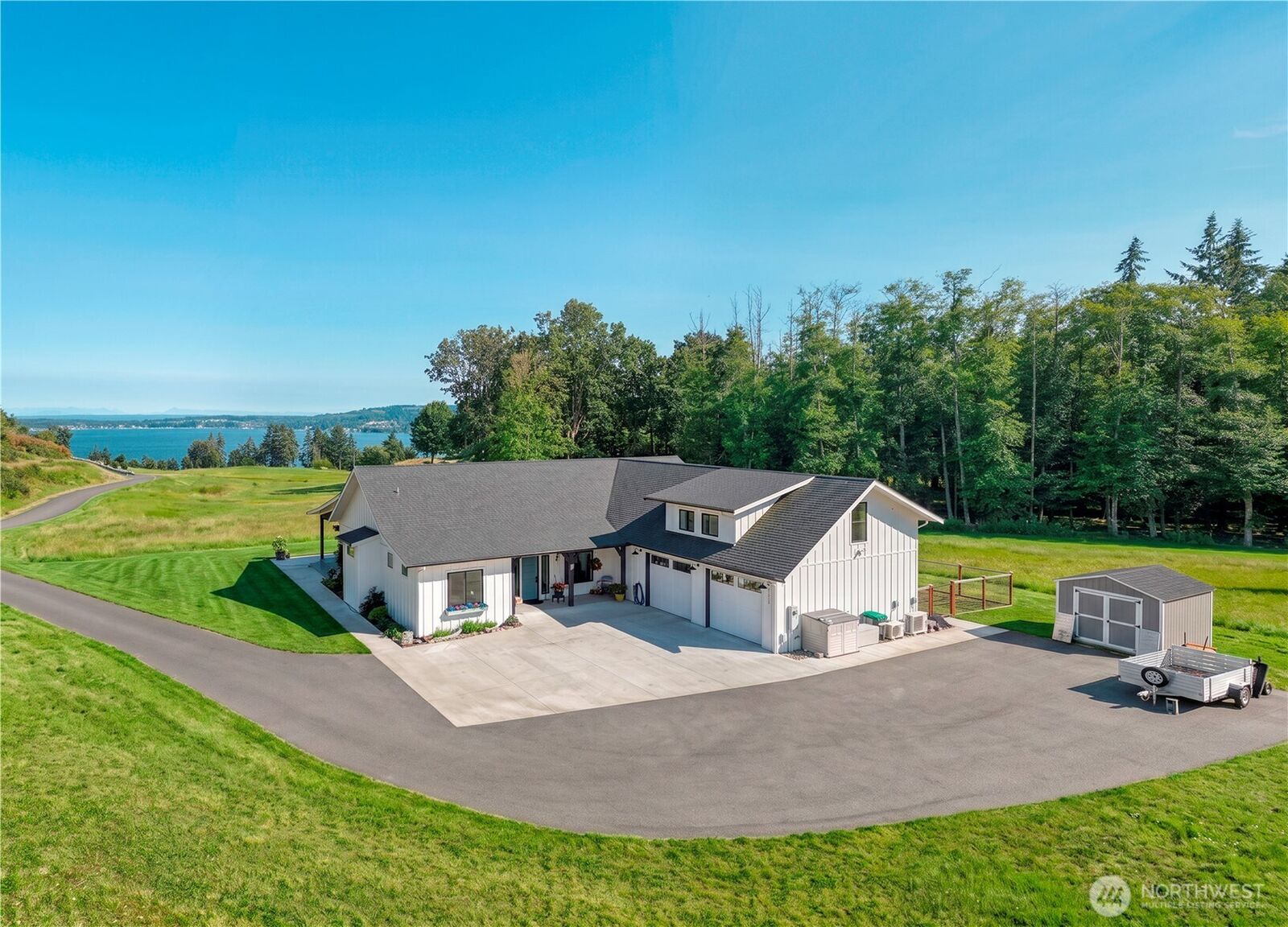 Property Photo:  2115  Chinook Ridge Lane  WA 98277 