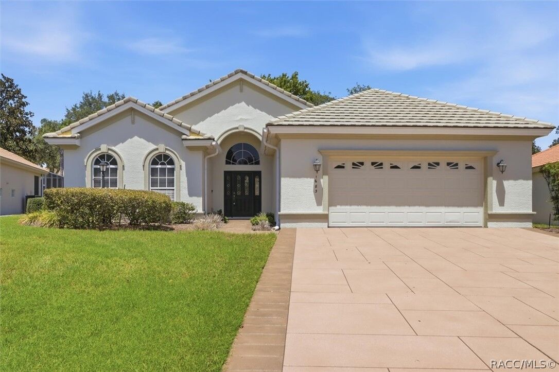 Property Photo: 1683 N Shadowview Path FL 34442
