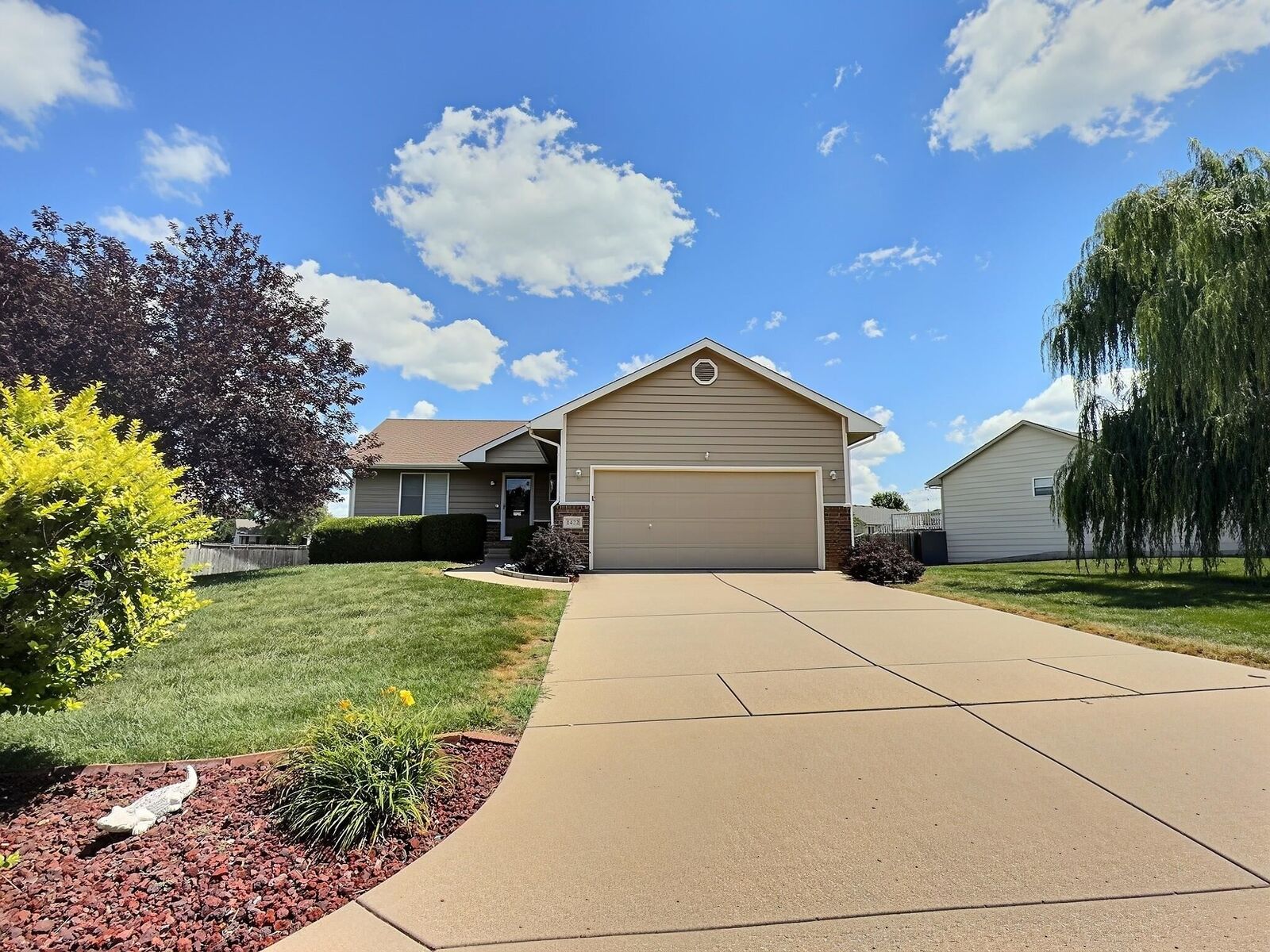Property Photo:  1422 E Prairie Hill  KS 67219 
