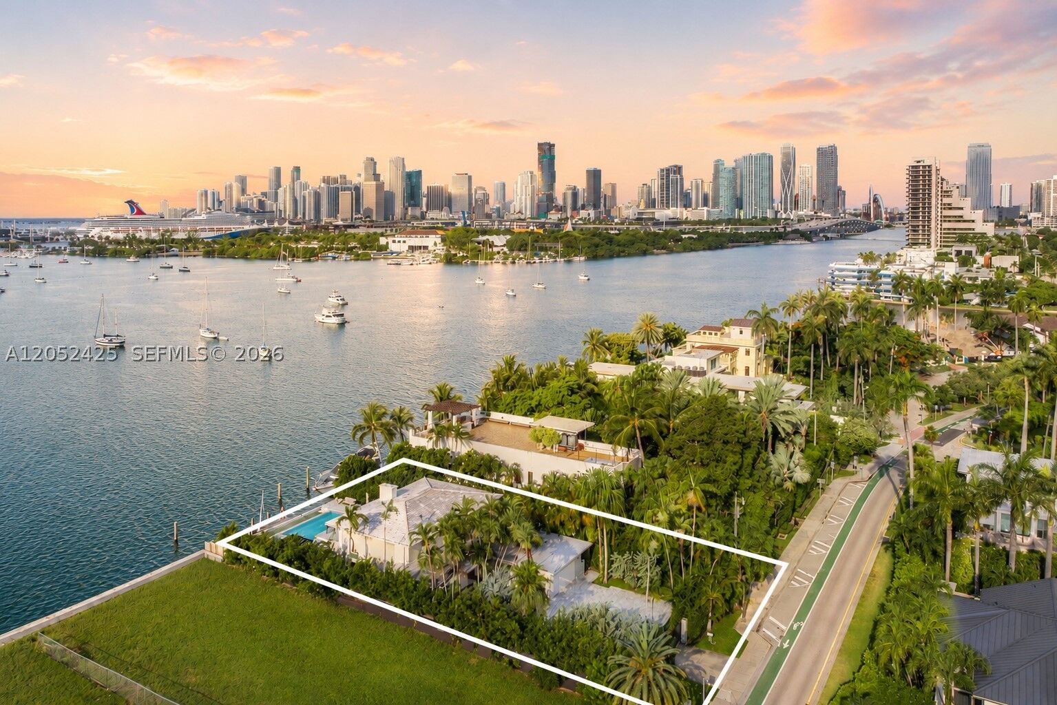 Property Photo: 1300 S Venetian Way FL 33139