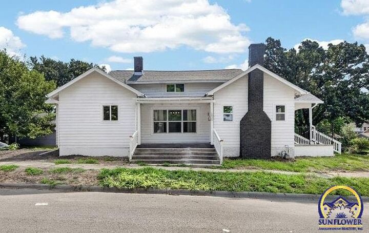 Property Photo:  1620 SW Lincoln St  KS 66604 