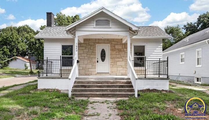 Property Photo: 1620 SW Lincoln St KS 66604