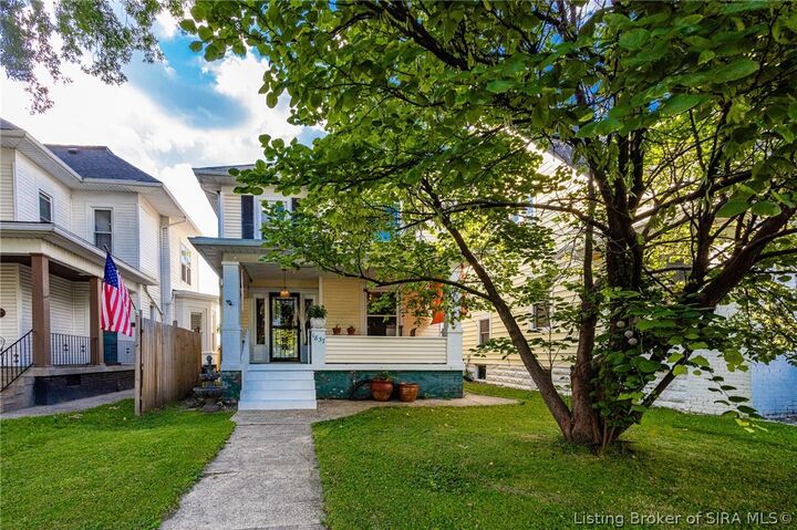 Property Photo:  1837 E Oak Street  IN 47150 