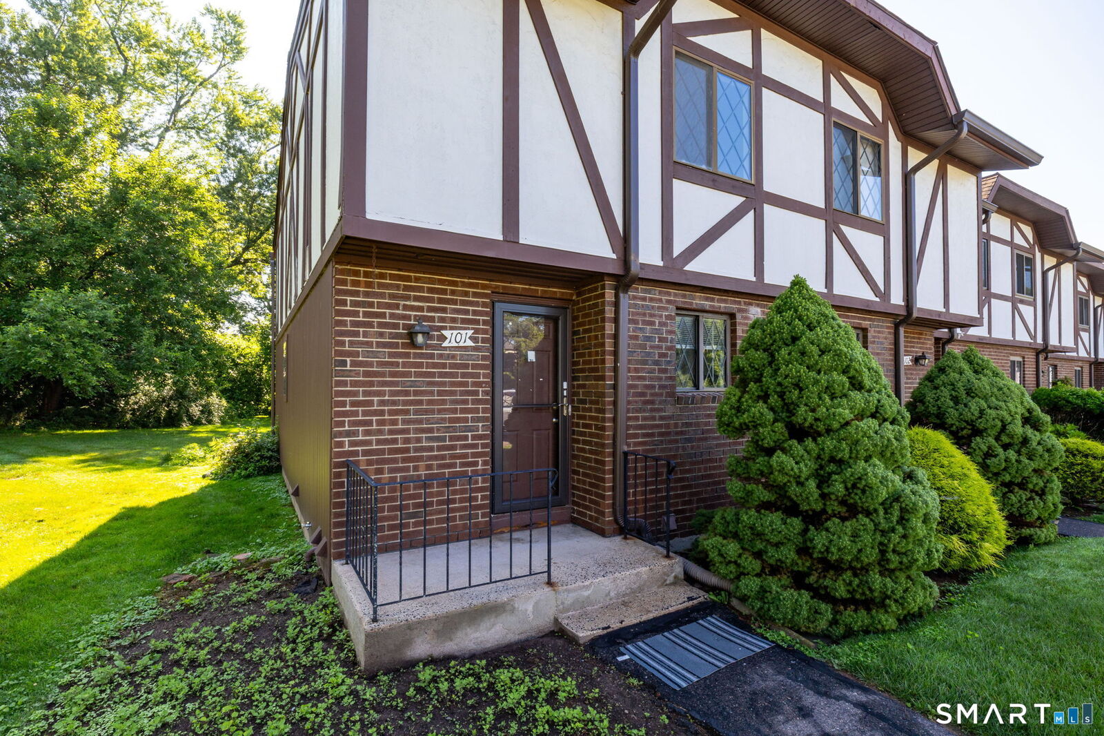 Property Photo:  101 Cedar Hollow Drive 101  CT 06067 