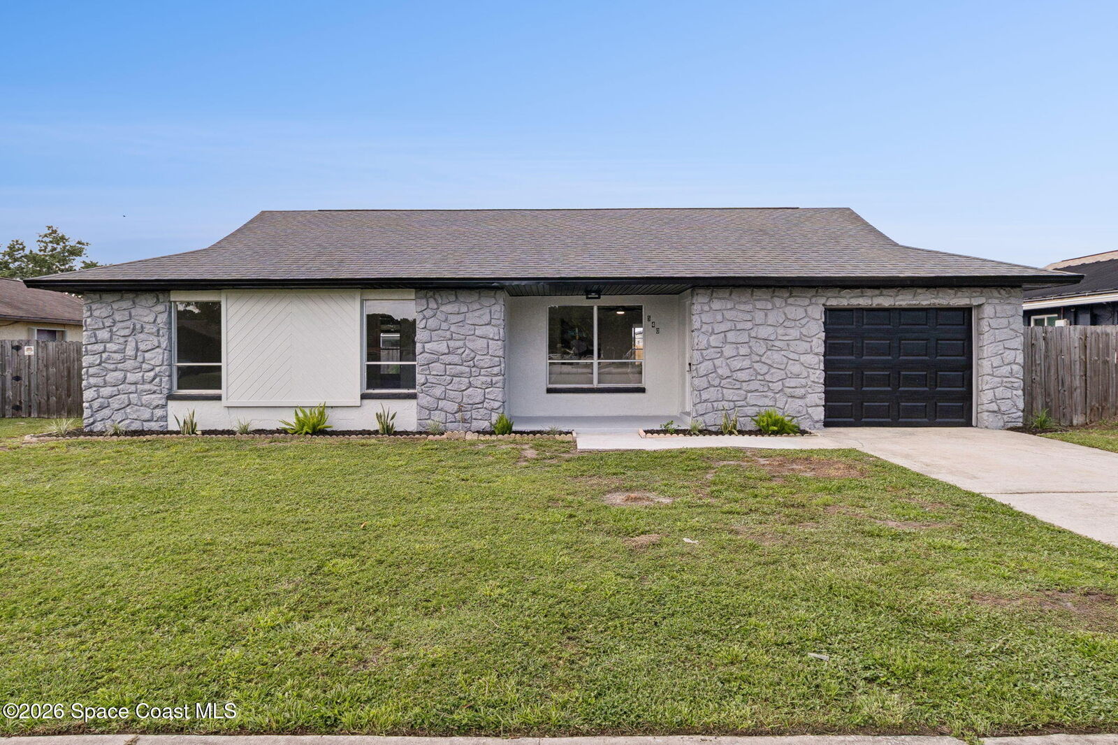Property Photo: 540 Venetian Way FL 32953
