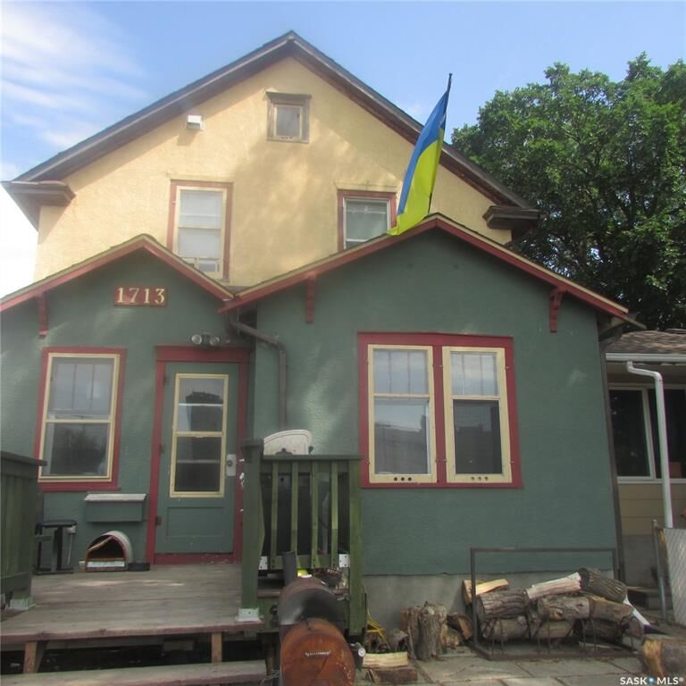 Property Photo: 1713 St John Street SK S4P 1R8