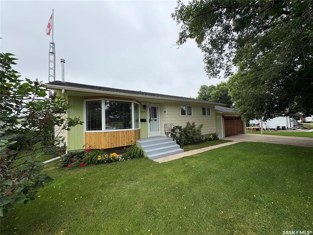 Property Photo: 206 March Avenue E SK S0A 2A0