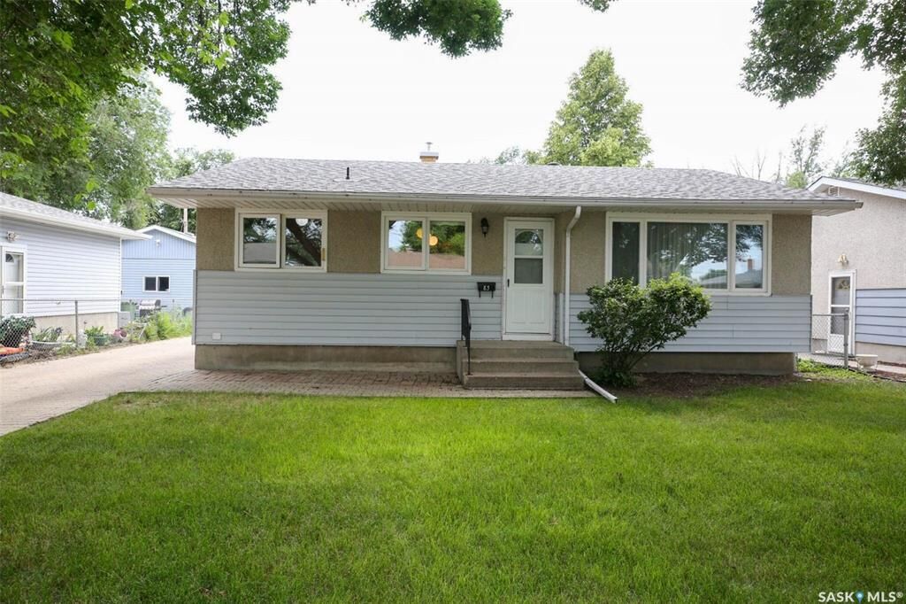 Property Photo: 83 Woodward Avenue SK S4R 3H3