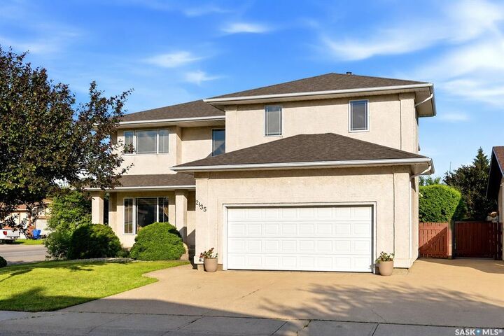 2135 Potts Crescent E — photo 1