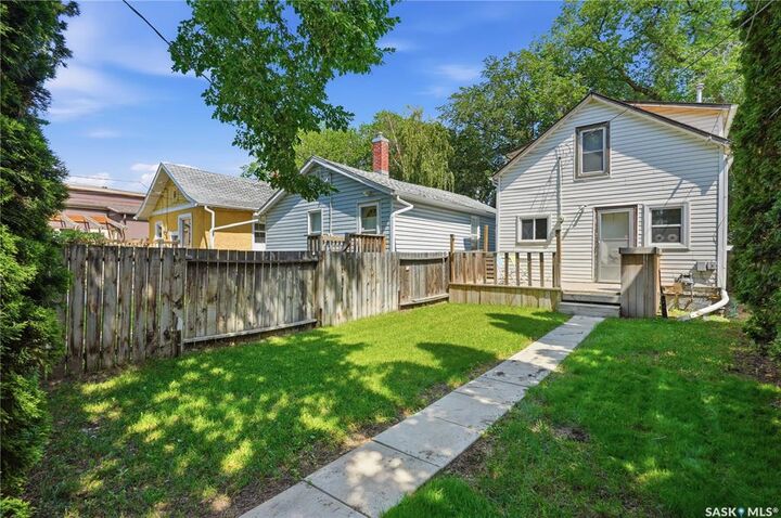 Property Photo: 927 4th Avenue N SK S7K 2N5